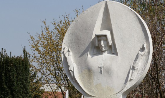 Siostra Faustyna - pomnik